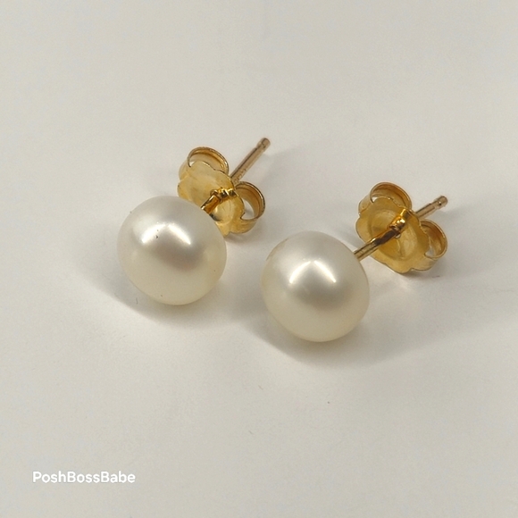 10 Karat Yellow Gold White button pearl stud Post Pierced Earring Set Signed CP - Picture 1 of 6